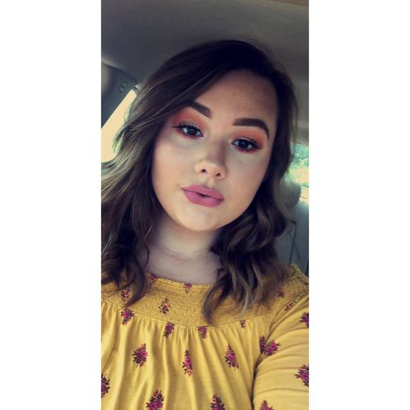 Meet your Posher, Makenzee - Picture 1 of 1